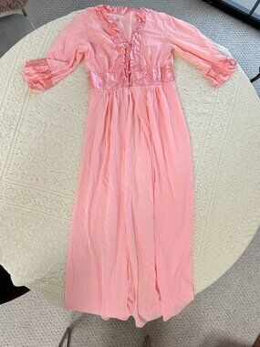 Vintage 60s Pink Peachy Quarter Sleeve Nightgown Robe S
